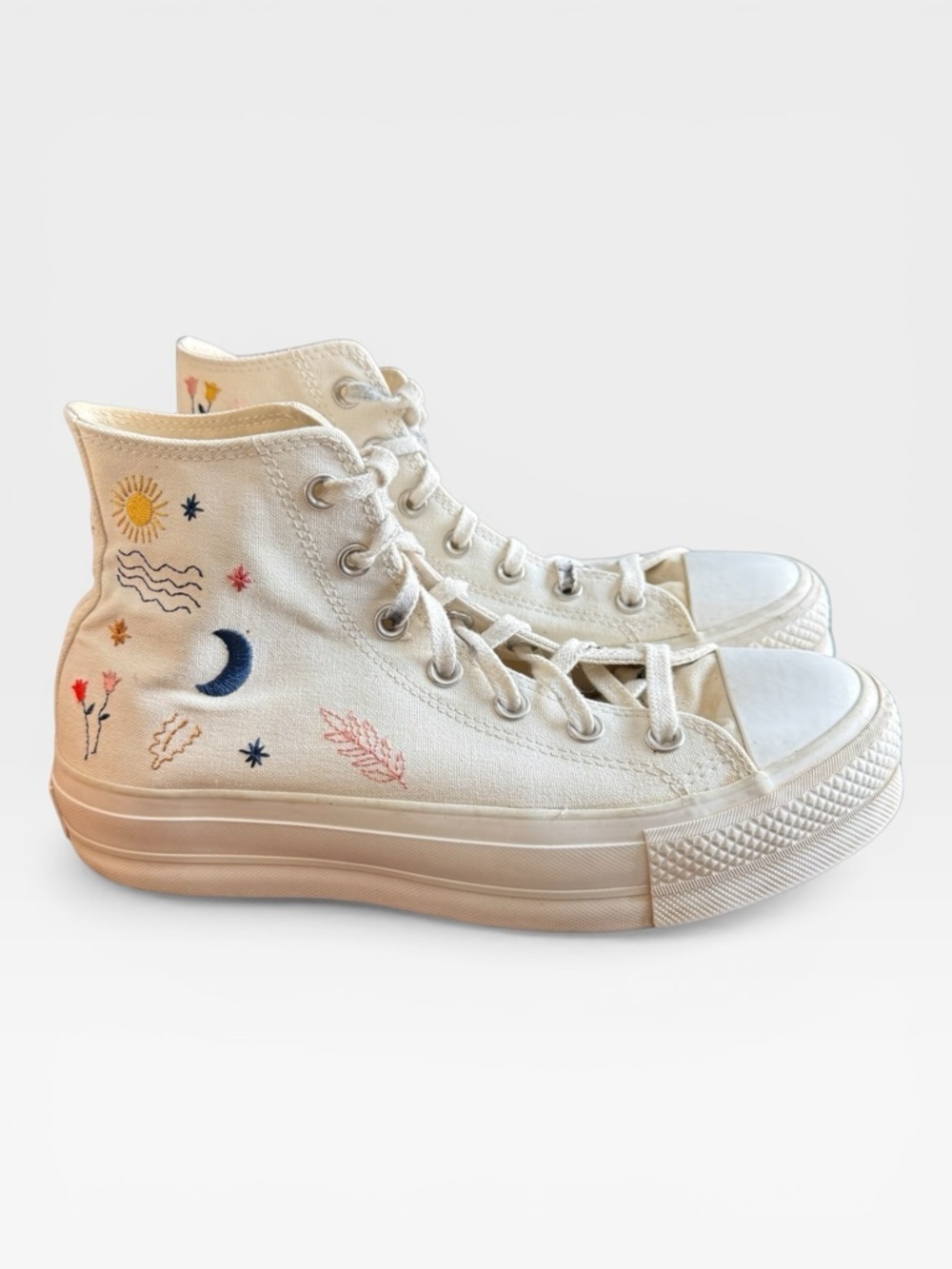 Chuck Taylor All Star Lift Platform “It's Okay To Wander” - Size 9